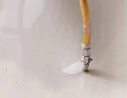 大化瓷砖空鼓维修公司专业解答在瓷砖铺贴过程中，如果使用的砂料过粗（如全部使用了粗砂），可能会导致以下问题